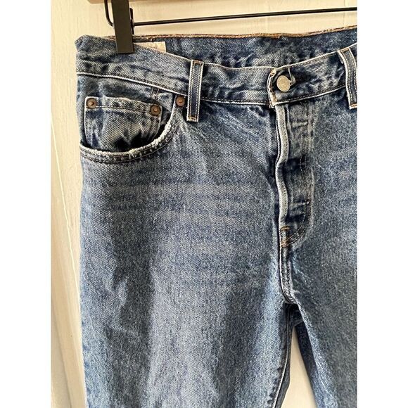 Levi's 501s Premium Denim Jeans 29x32 Medium‎ Wash Timeless Classic - Picture 2 of 9